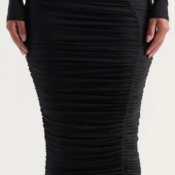 Naked Wardrobe Hourglass V-Waist Ruched Midi Skirt in Black NWOT - Picture 5 of 13